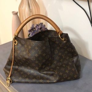 Louie Vuitton Shoulder bag